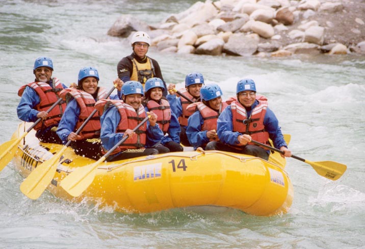pkl-ww-rafting-lr.jpg (79381 bytes)